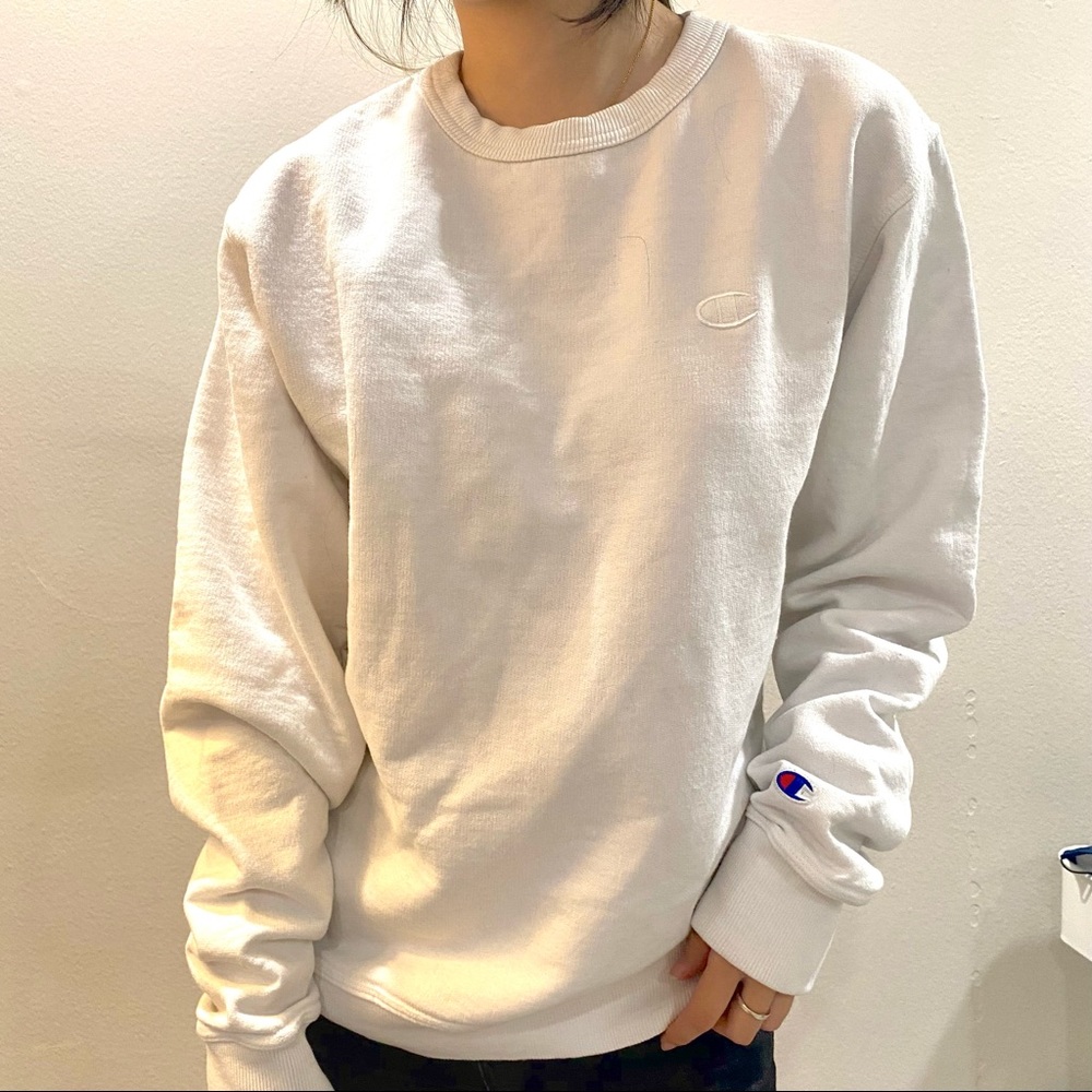 Champion simple white sweatshirt 🤍
